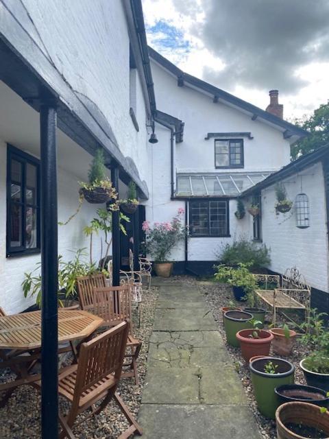Old Rectory - Scoulton Apartment Great Ellingham Екстериор снимка