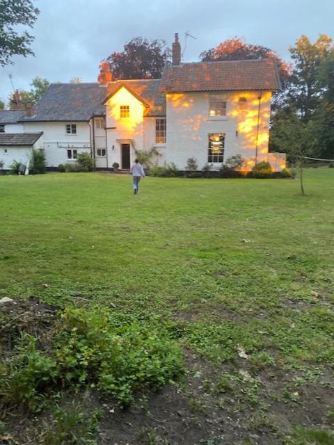 Old Rectory - Scoulton Apartment Great Ellingham Екстериор снимка