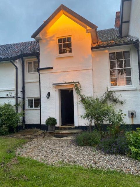 Old Rectory - Scoulton Apartment Great Ellingham Екстериор снимка