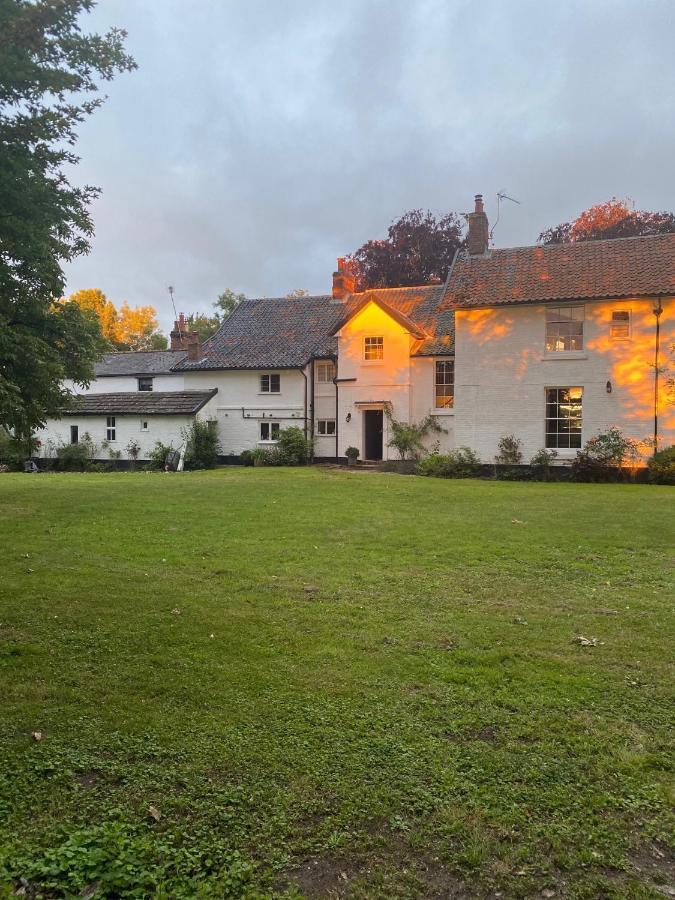 Old Rectory - Scoulton Apartment Great Ellingham Екстериор снимка